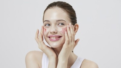 COSRX has launched a new exfoliator amid news of Amorepacific's acquisition of the brand. ©COSRX