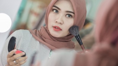 Gen Z consumers turn to TikTok to determine their cosmetics purchases. ©Getty Images