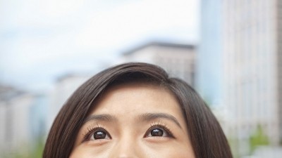Kosé and Milbon research eyelash damage from physical and chemical curling. [Getty Image]